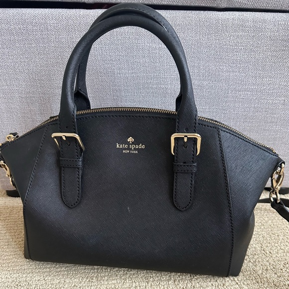 Beautiful lightly used black kate spade purse - Picture 1 of 6